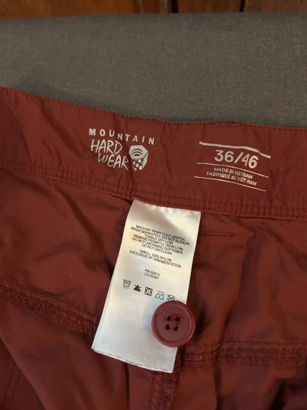 MOUNTAIN HARDWEAR MENS SHORTS SIZE 36 9.5